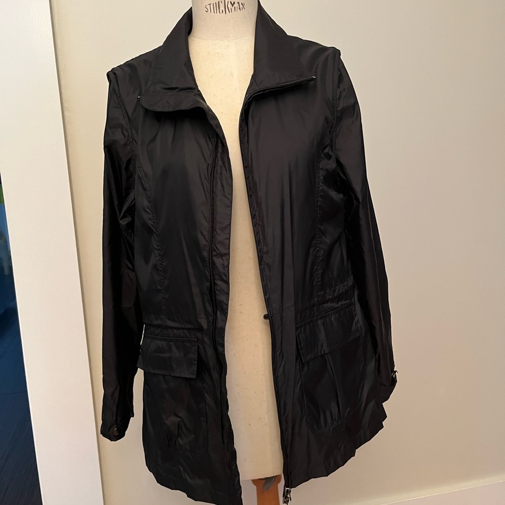 Magellan’s Travel Gear Women’s jacket lots of pockets!!!